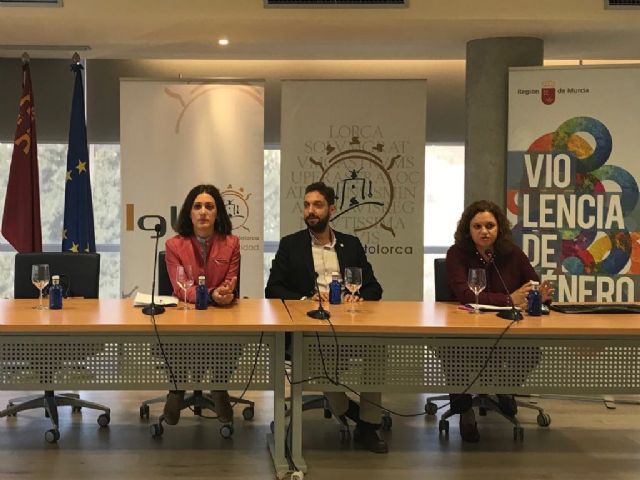 Más de 50 profesionales participan en Lorca en un seminario de impulso  a la coordinación sociosanitaria en violencia de género centrado en el área de la ginecología