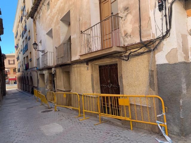 El Ayuntamiento de Lorca ejecutará, de manera subsidiaria, el saneamiento de varias fachadas y la limpieza de solares